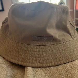 Real BURBERRY reversible bucks hat. Great shape. Perfect for spring